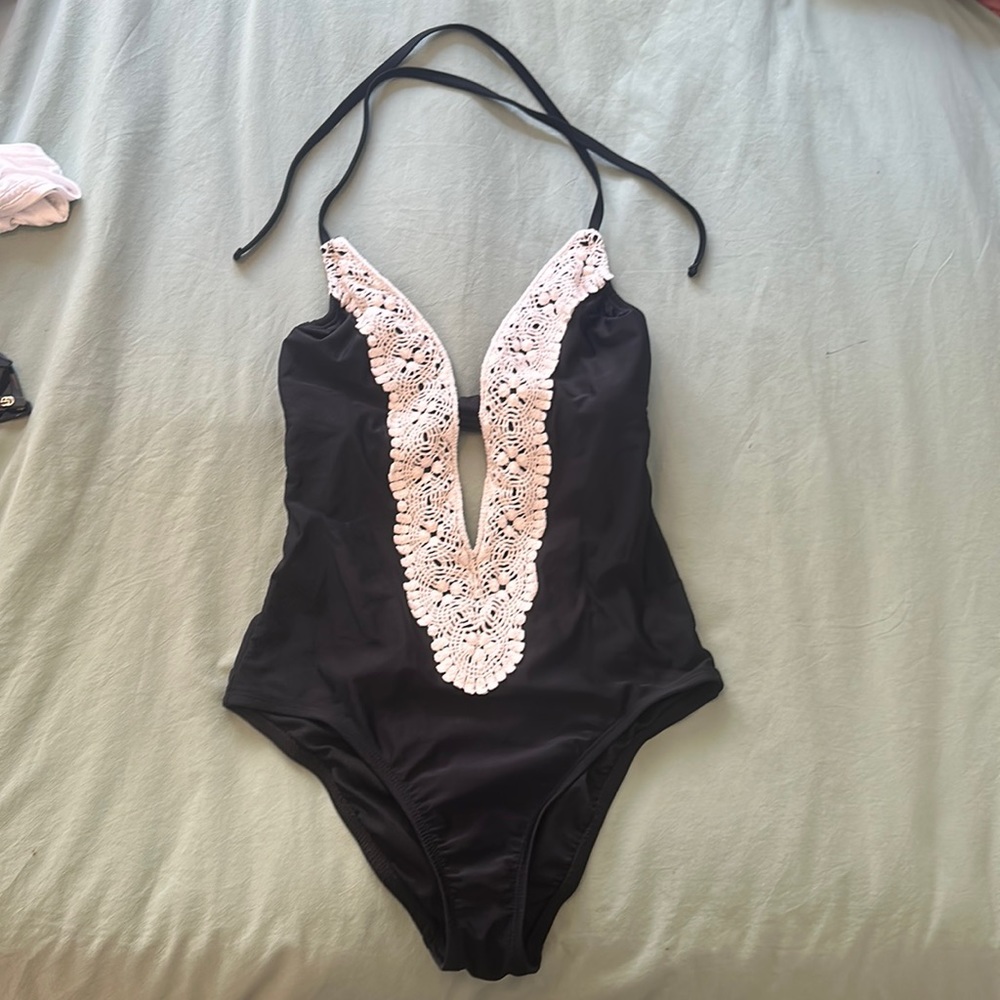 Shore bathing suit from Target. Only worn 2X. Bought this year 2023 in June.